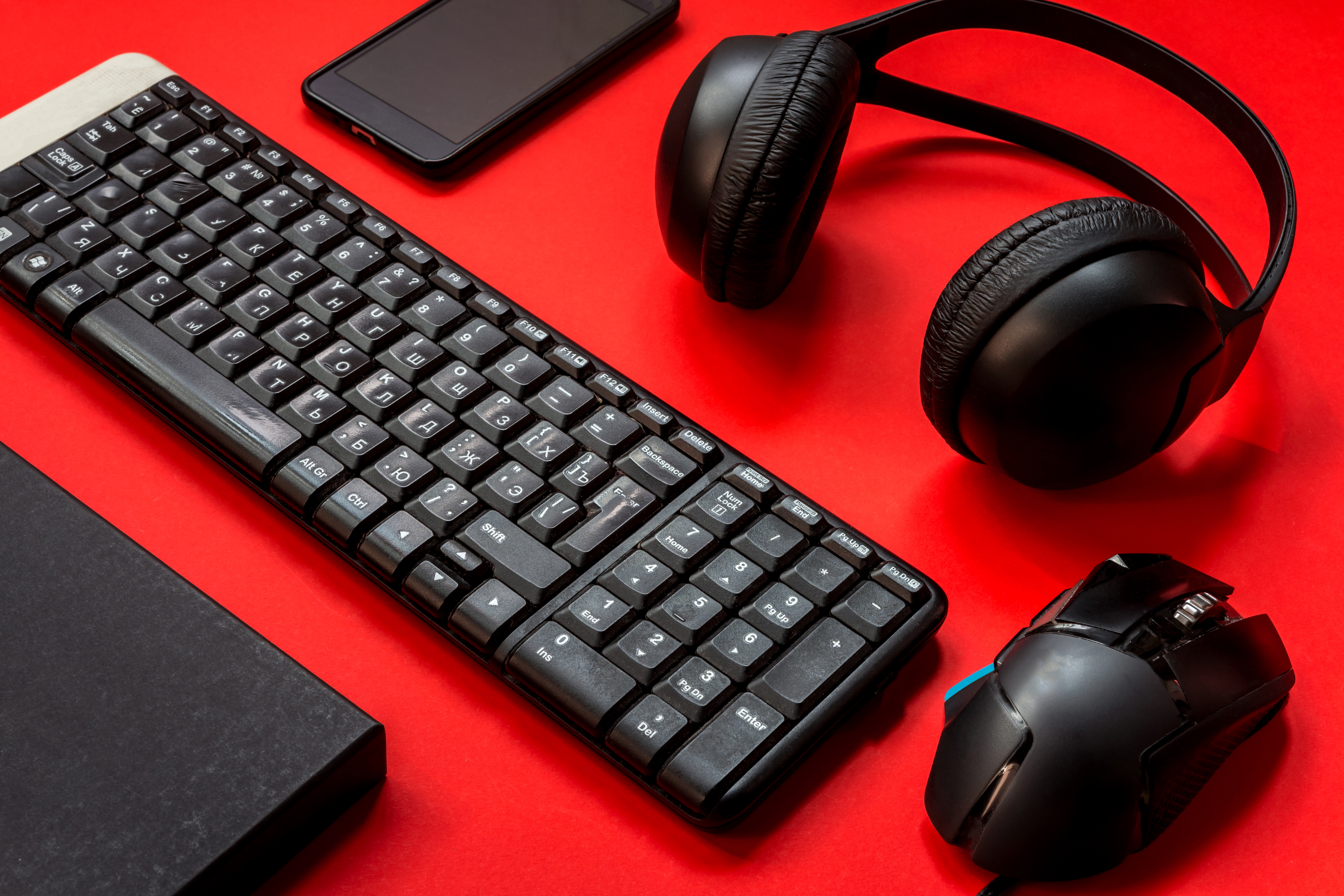 Keyboard, headphones, mouse, computer devices for playing video games for gamers. The concept e